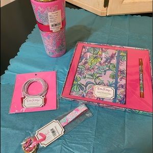 Lilly Pulitzer is ready for a day out in the sun. Keep up with things you need!